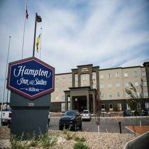 Hampton & East Gate Hotel 3*